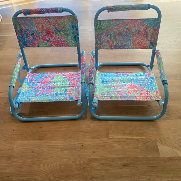 Lilly Pulitzer Beach Chairs in Lovers Coral Pattern - Picture 2 of 7